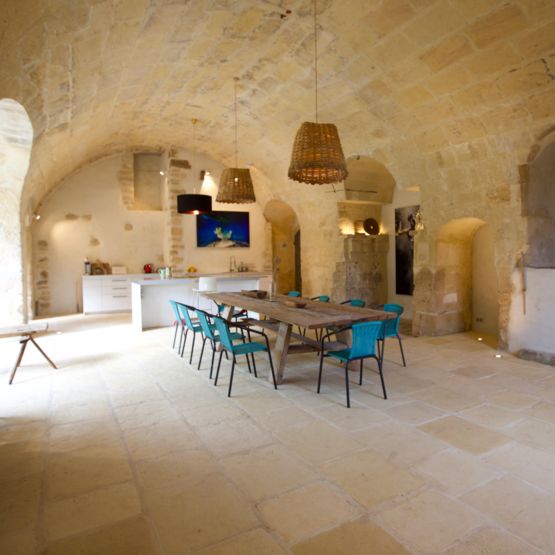 Dallage intérieur en béton, modèles aspect pierre vieillie et patinée  - produit présenté par ROUVIÈRE COLLECTION