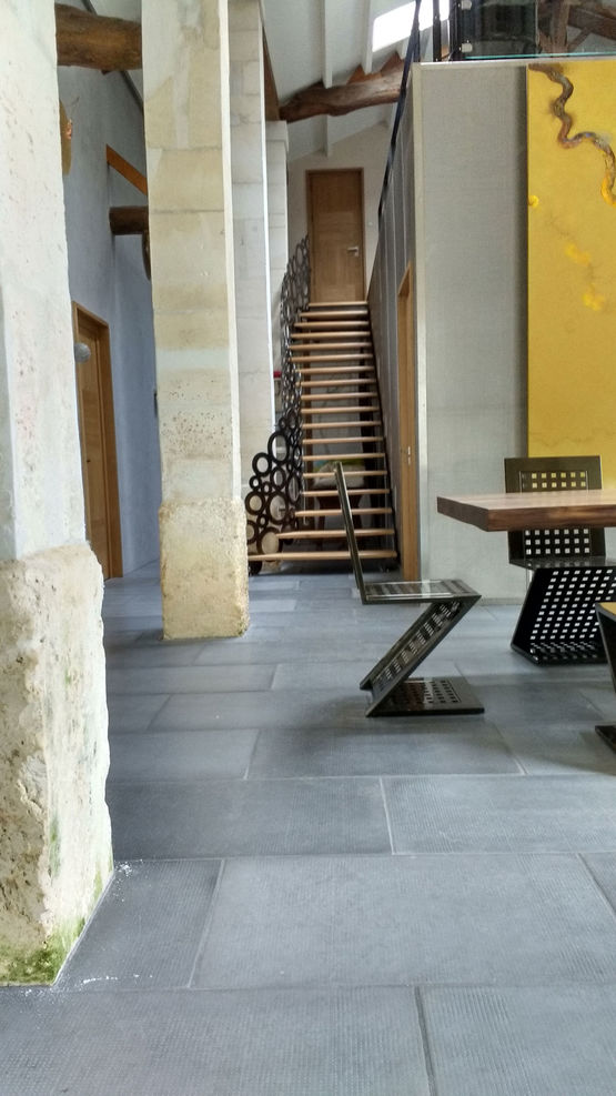 Dallages intérieurs contemporains en béton - produit présenté par ROUVIÈRE COLLECTION