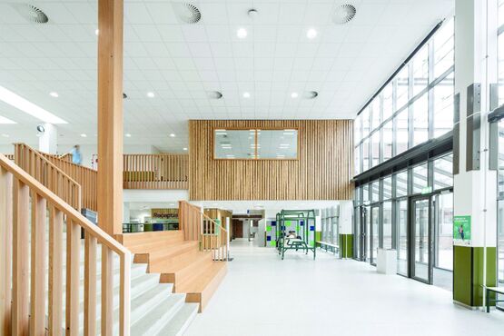 Dalle acoustique blanche homogène en laine de roche pour plafond monolithique | Rockfon Ekla+