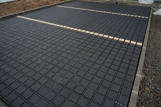  Dalle carrossable VALISOL PAVE pour drainage avec pavés et végétalisation des sols urbains - VALISOL