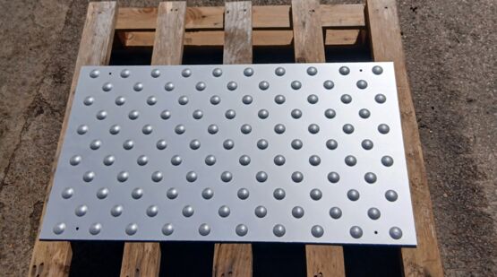 Dalle podotactile d’éveil à la vigilance pour aménagement urbain