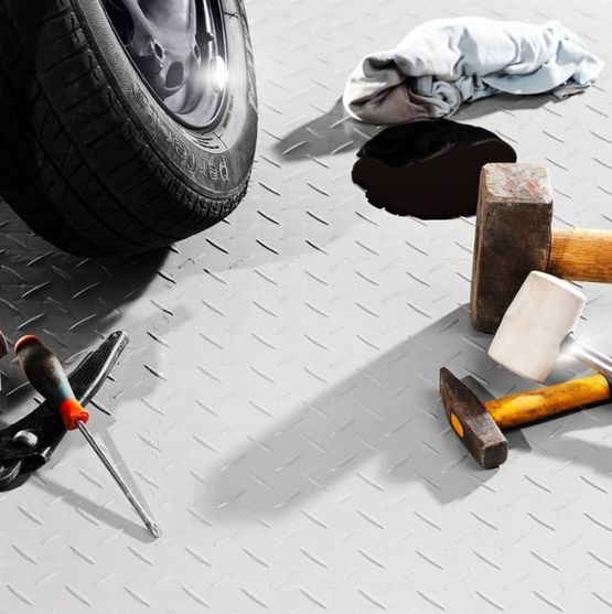 Dalle PVC clipsable - Gamme Light - produit présenté par NORMEQUIP