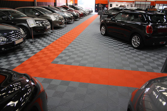 Dalles de sol pour showroom | POLYDAL Damier Pro48 - produit présenté par POLYDAL