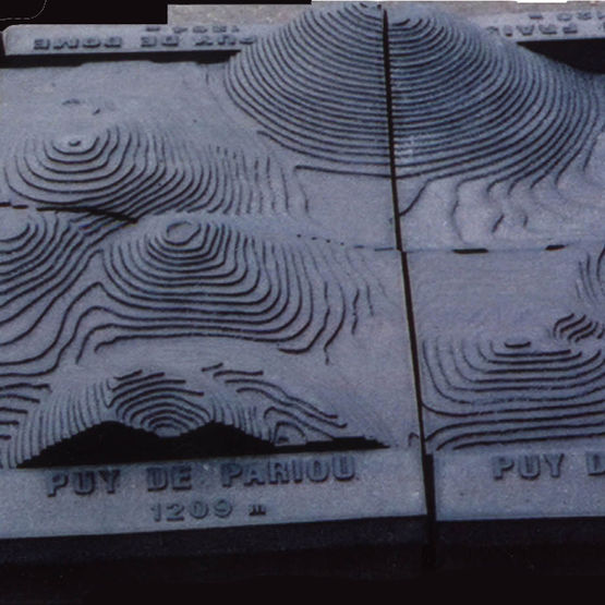 Dalles et objets spécifiques - produit présenté par LA MAISON JAUNE - EUTIT FRANCE