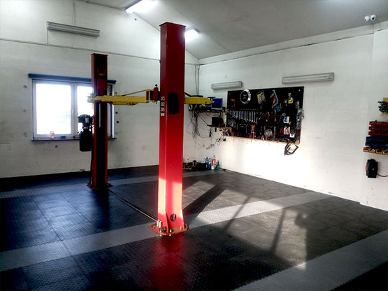  Dalles PVC pour SOL Garage Atelier - Traitement Hydrocarbures - MOSAIK CREATION