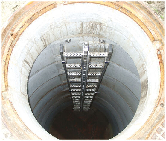 Echelle de puit acier galvanisé avec rail antichute