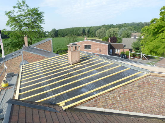 Écran de sous-toiture non inflammables pour panneaux solaires | Delta Exxtrem - produit présenté par DOERKEN - ÉCRANS DELTA