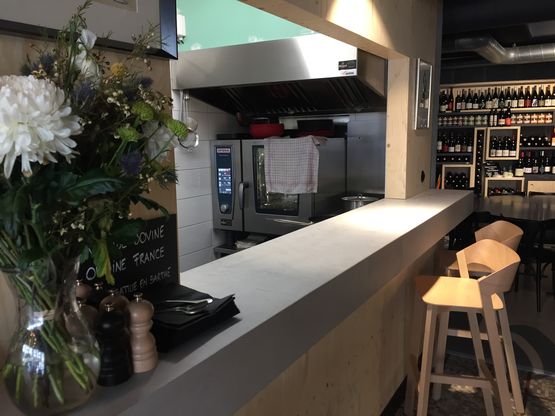 Enduit décoratif effet béton ciré pour les murs | UNIKOWALL - produit présenté par DMRCONCEPT - ATELIER DES MATIÈRES