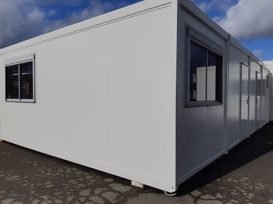  Ensemble préfabriqué bureau-sanitaire-réfectoire Martin Calais | OC 0443 à OC 0446  - DELTAMOD