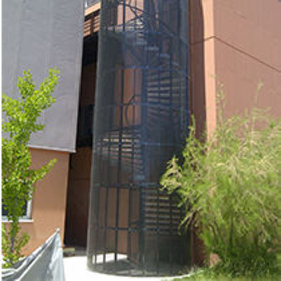Escalier de sécurité métallique pour l\'extérieur | Escalier Cage TP ... Escalier de sécurité métallique pour l\'extérieur | Escalier Cage TP ...