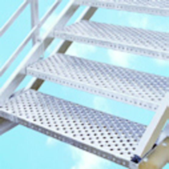 Escalier droit industriel à géométrie variable - marches gros picôts | Escalier industriel gros picot