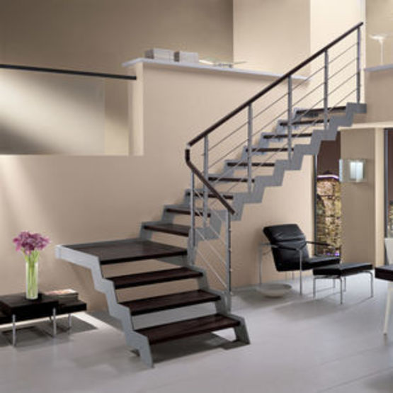 Escalier en acier avec structure latérale personnalisable | Loft