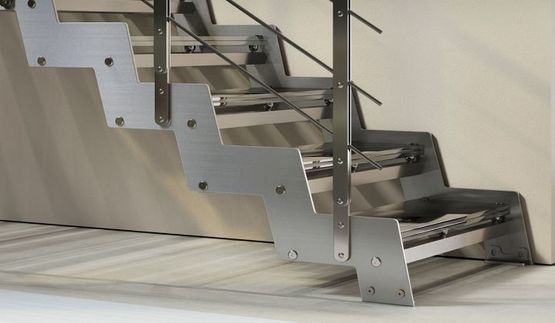  Escalier en acier avec structure latérale personnalisable | Loft - Escalier en métal