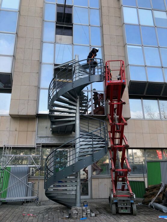  Escalier hélicoïdal  - Escalier en métal