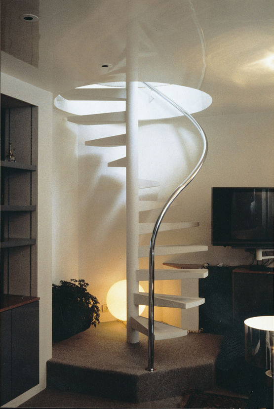 Escalier hélicoïdal à main courante flottante | Escalier à rampe monotube - produit présenté par EHI