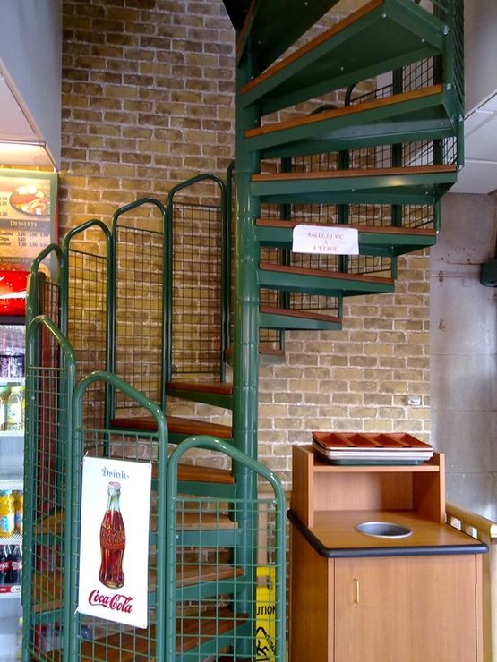 Escalier hélicoïdal en acier adapté aux issues de secours | Escalier hélicoïdal secours - BOMBRUN