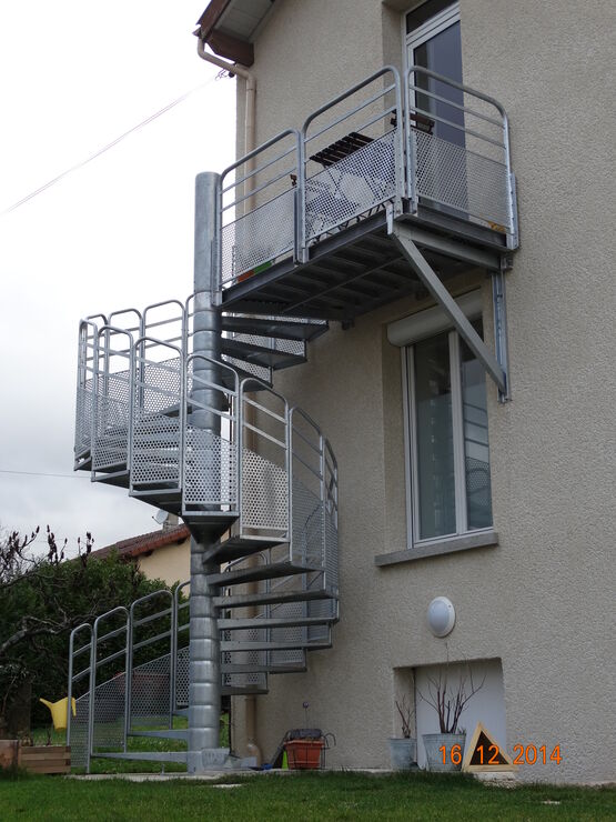  Escalier hélicoïdal en acier conforme pour des issues de secours - Escalier en métal