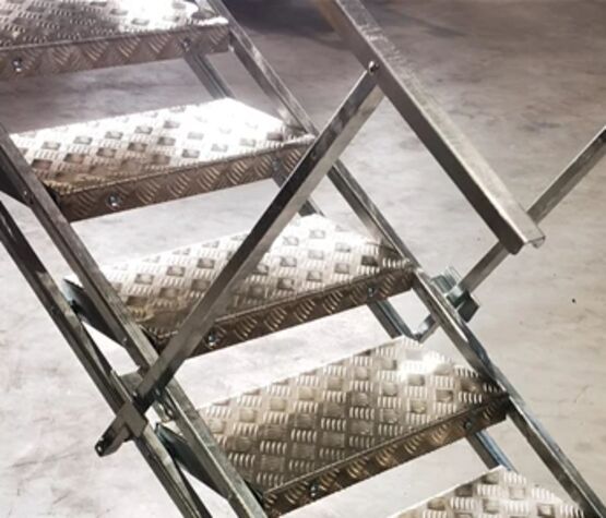 Escaliers et marchepieds accès véhicules PL | BOMBRUN - LES ESCALIERS DU VERNOSC (copy)