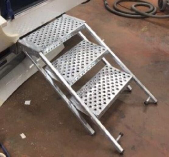 Escaliers et marchepieds accès véhicules PL | BOMBRUN - LES ESCALIERS DU VERNOSC