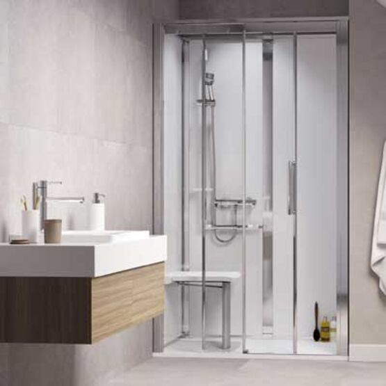 Espace de douche avec porte coulissante | ONYX - produit présenté par AKW MEDICARE