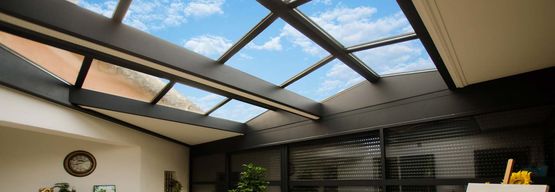  Extension à toit plat avec coffres de volets roulants intégrés | Equinoxe - Vérandas