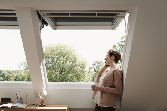  Fenêtre à projection électrique | VELUX INTEGRA® GPU 005721 - Fenêtre de toit pivotante ou à ouverture par projection