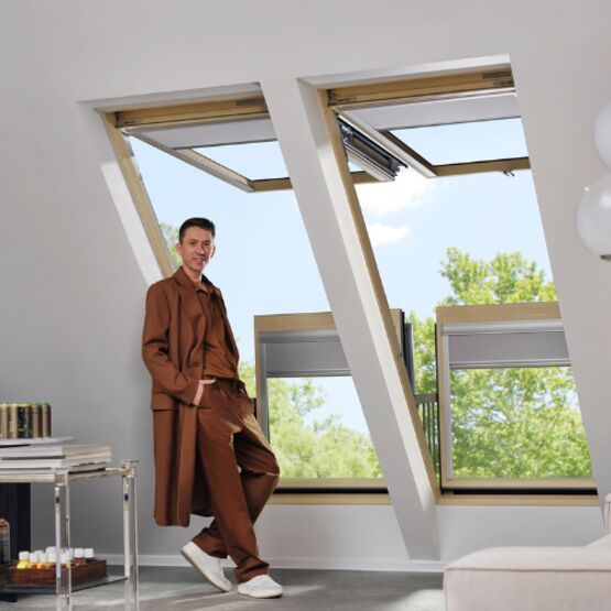 Fenêtre balcon en bois et alu RAL7016 FAKRO | FGP-V GREENVIEW - produit présenté par FAKRO