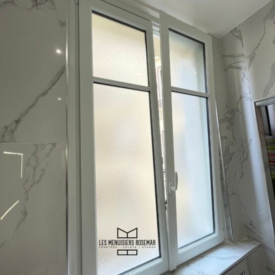  Fenêtre bois blanc Atlantem Solabaie | Menuiserie rénovation en dépose totale - LES MENUISIERS ROSEMAR