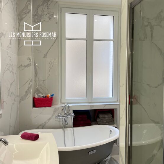  Fenêtre bois blanc Atlantem Solabaie | Menuiserie rénovation en dépose totale - Fenêtre et porte-fenêtre en bois