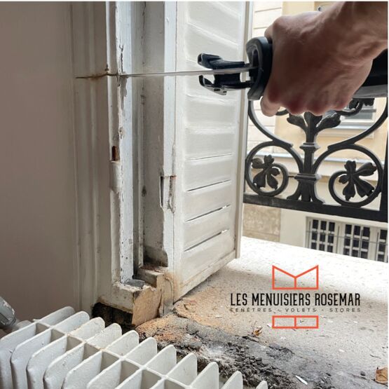 Fenêtre bois blanc laqué arrondie | Menuiserie traditionnelle avec petits bois décoratifs