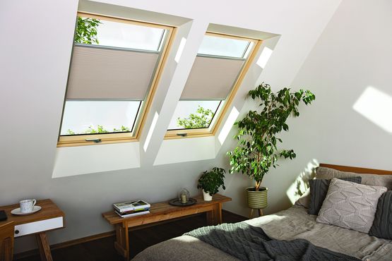 Fenêtre de toit à rotation | FTP-V FAKRO - produit présenté par FAKRO