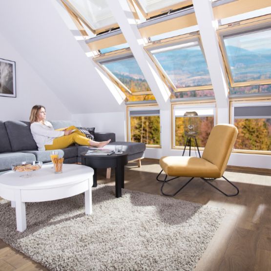 Fenêtre de toit à rotation motorisée | FTP-V Z-Wave FAKRO - produit présenté par FAKRO