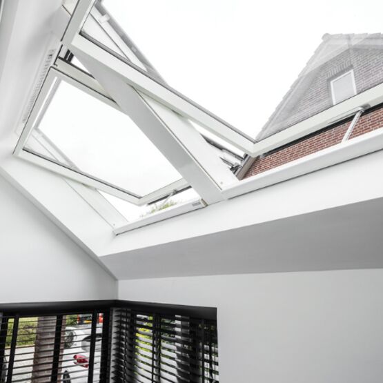  Fenêtre de toit à rotation motorisée | FTP-V Z-Wave FAKRO - FAKRO