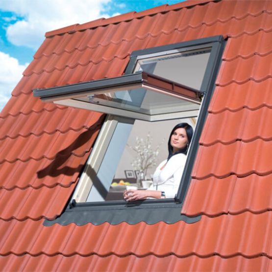  Fenêtre de toit FAKRO à axe de rotation surélevé | FYP-V proSky - Fenêtre de toit à ouverture par rotation