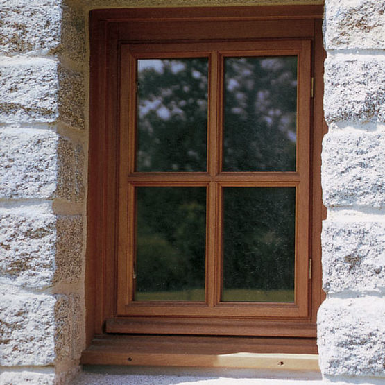Fenêtre et porte-fenêtre en bois pour tout type de bâtiment | Fenêtre 58 - produit présenté par LEUL MENUISERIES