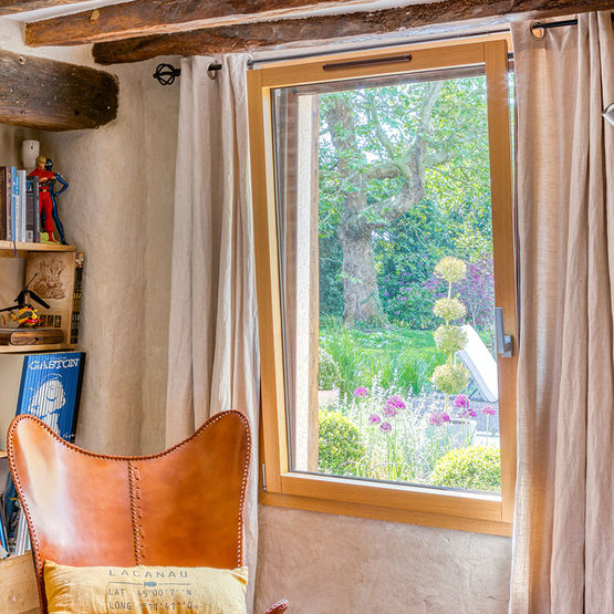 Fenêtre et porte-fenêtre extérieur alu et intérieur bois | M3D bois - produit présenté par MILLET PORTES & FENÊTRES