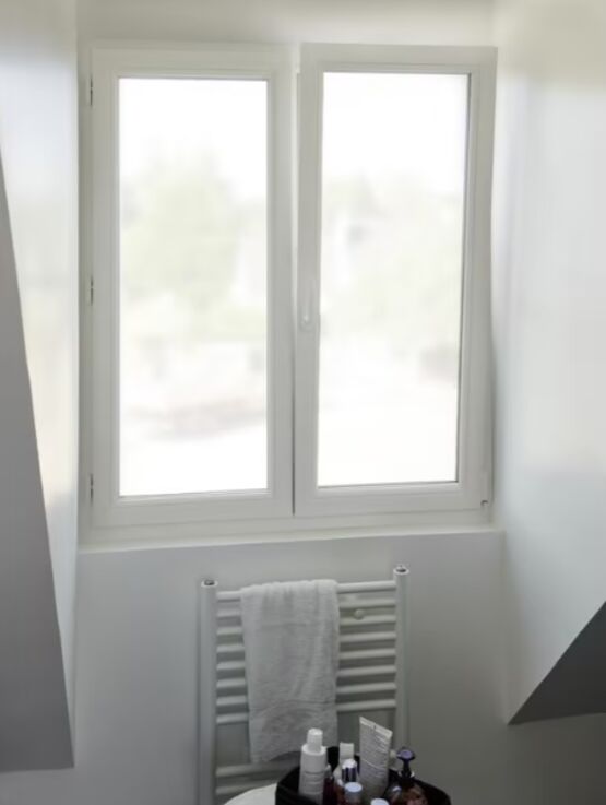 Fenêtre PVC oscillo-battante à vitrage opaque | Pria pièce d’eau  - Fenêtre et porte-fenêtre en PVC