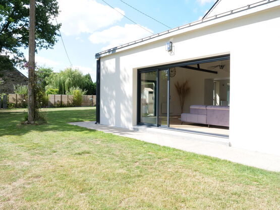 Fenêtres et Portes-fenêtres coulissantes à galandage en aluminium | Empreinte® - produit présenté par PASQUET MENUISERIES