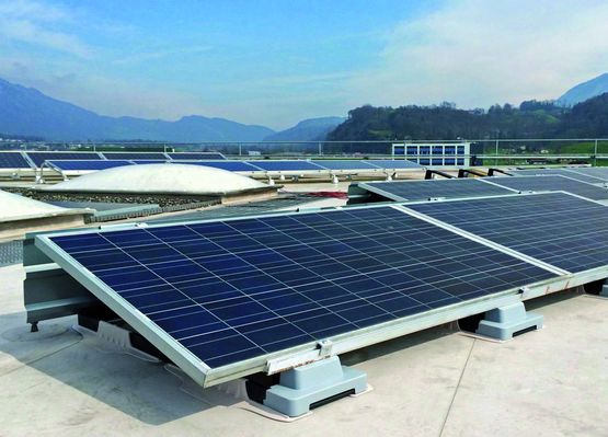 Fixation pour panneaux solaires en toiture terrasse haute étanchéité | Sika Solarmount-1