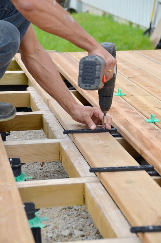  FIXEGO® Fixation invisible pour lames de terrasse bois  - JOUPLAST