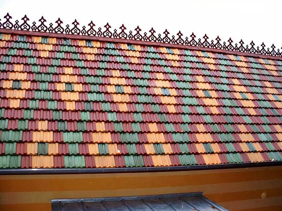 Frises de toit en terre cuite avec différents dessins | FRISES DE TOIT