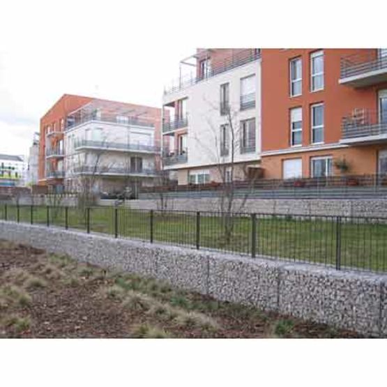 Gabion en maille électrosoudée rempli et compacté en carrière | Stonebox - produit présenté par SETP