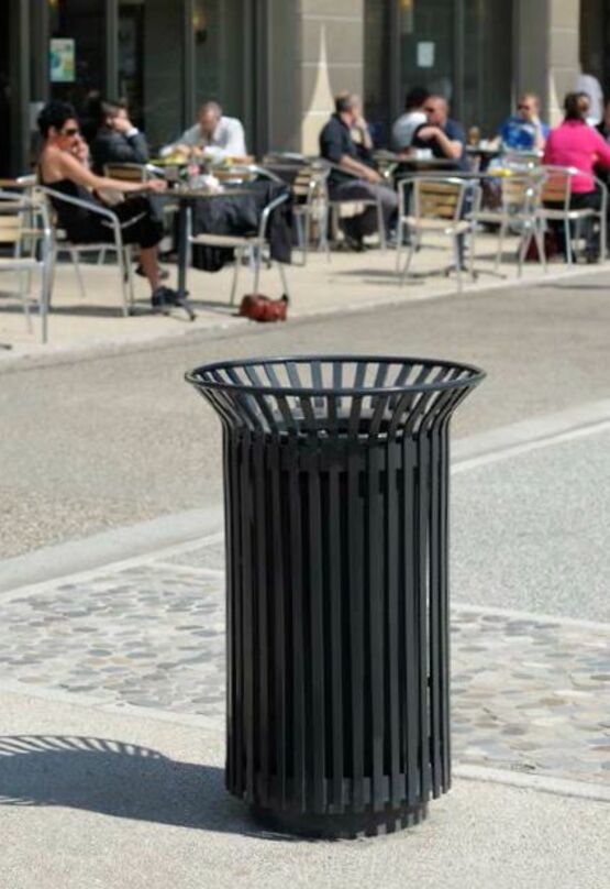 Gamme de corbeilles en acier | Tulipe - produit présenté par AREA