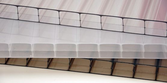 Gamme de plaques alvéolaires 2 à 6 peaux en polycarbonate | LEXAN™ THERMOCLEAR™ - produit présenté par POLYVANTIS : LEXAN™| PLEXIGLAS® | DEGLAS®