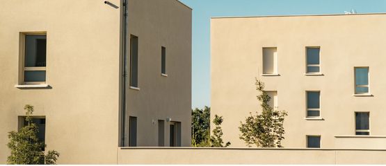 GAMME LINÉA + | Cadre en béton blanc lisse prêt à peindre pour façades contemporaines - produit présenté par COMPOBAIE SOLUTIONS