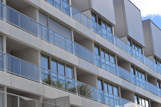  Garde-corps FERIA avec remplissage à effet filant - Garde-corps en aluminium