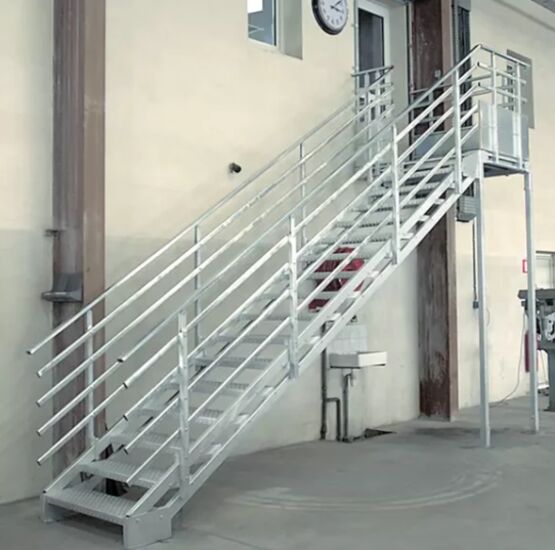  Garde-corps professionnels : sécurité et conformité Normes NF (ERP/Industrie) | BOMBRUN  - BOMBRUN