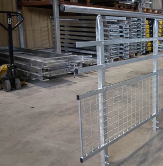 Garde-corps professionnels : sécurité et conformité Normes NF (ERP/Industrie) | BOMBRUN  - produit présenté par BOMBRUN