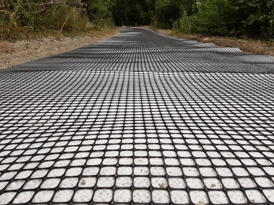  Géosynthétiques pour le renforcement des sols | Géogrilles de renfort - Nappes ou géotextiles