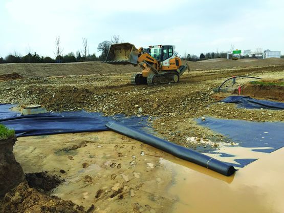 Tuyaux d'égouttage et bâche géotextile - Construction / Génie civil 